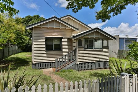 Cottage Opposite Parkland - Photo 2
