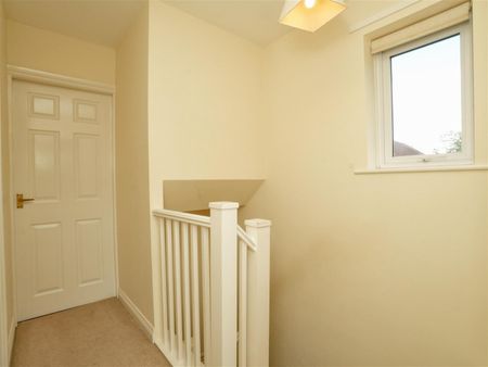 2 bedroom House To Let Total Size: 668 SQ FT - Photo 2