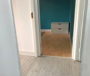 3 Bed Semi-Detached House, Sibthorpe Road, SE12 - Photo 3