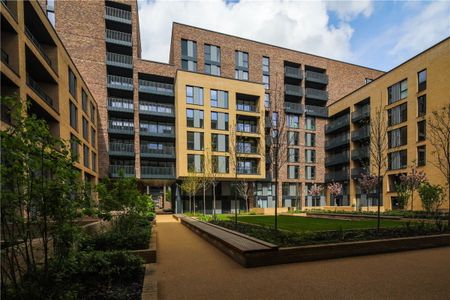Excellent two-bedroom, two-bathroom flat within Wimbledon Grounds, this prestigious new development next to the AFC Wimbledon Stadium. The apartments all have generous balconies, lift access, secure bike storage and landscaped communal gardens. - Photo 2