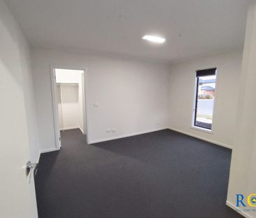 Property on lease in Officer - Photo 2