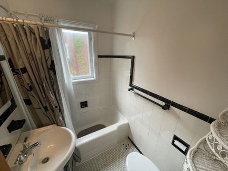 Grand 5 1/2 à Ahuntsic Cartier-Ville au deuxième étage - Photo 4