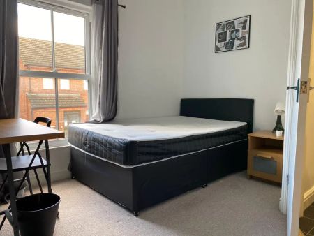 5 bedroom terraced house to rent - Photo 4