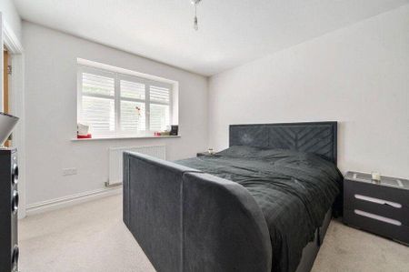 4 bedroom detached house to rent - Photo 2