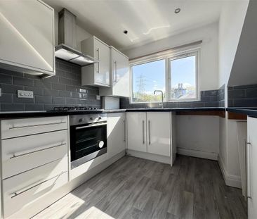 3 bedroom flat to rent - Photo 2