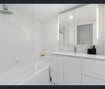 LOCATION LOCATION - BEACHSIDE 2 BEDROOM - Photo 5