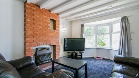 4 bedroom semi-detached house to rent - Photo 2