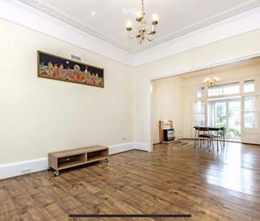 6 bedroom detached house to rent - Photo 1