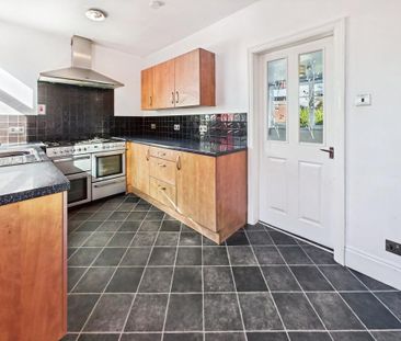 2 bedroom semi-detached house to rent - Photo 6