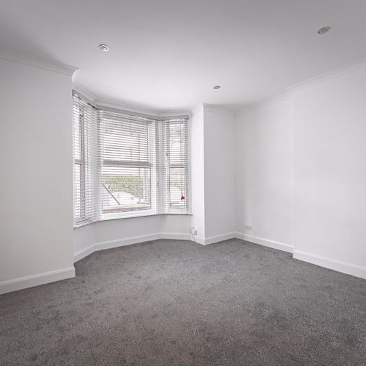 Victoria Grove, Southsea - Photo 1