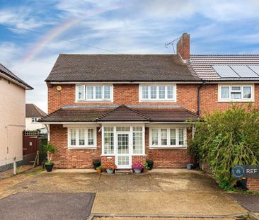 4 bedroom semi-detached house to rent - Photo 4