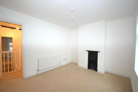3 bedroom terraced house to rent - Photo 3