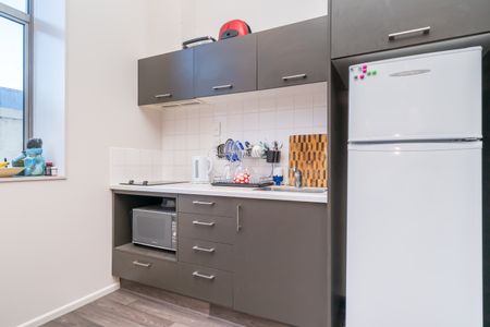 Inner City 1 bedroom studio apartment - Photo 5