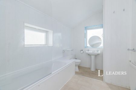 2 bedroom house to rent Portland Road, KT1 - Photo 4