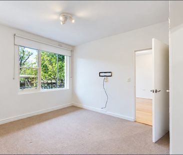 Sunlit Style, Undercover Parking & Walkable Hawthorn Living - Photo 4