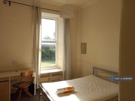 4 bedroom flat to rent - Photo 3