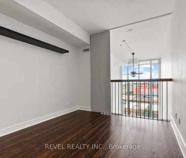 Extremely high ceilings spacious layout! - Photo 1