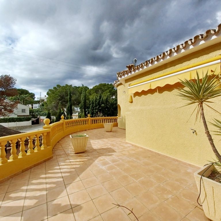 ANNUAL RENT. 3 bed villa with pool and garden for rent in MORAIRA - Photo 1