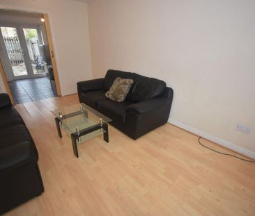 4 bedroom townhouse to rent - Photo 3