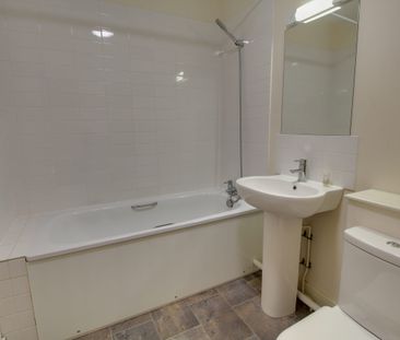 Union Terrace, Aldershot, GU11 - Photo 6