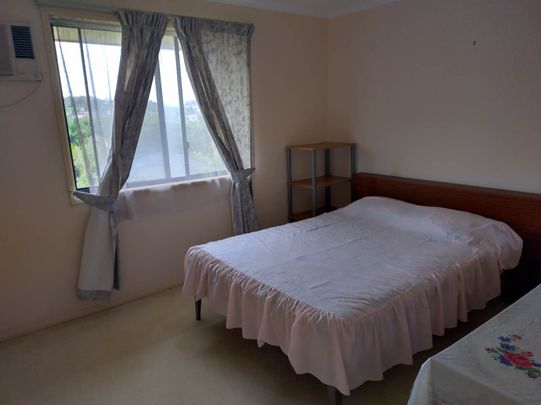 Shared furnished high set house on quite street walking distance to uni. Close to amenities - Photo 1