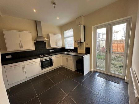 3 bedroom terraced house to rent - Photo 5