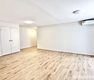 Modern Three Bedroom Apartment - Photo 4