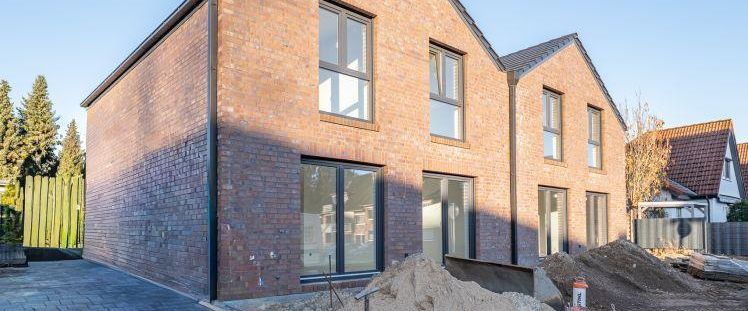 Jetzt in Ihre Traumimmobilie einziehen! Exklusives Doppelhaus. - Foto 1