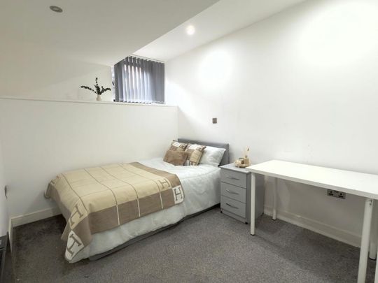 1 bedroom in a flat share to rent - Photo 1