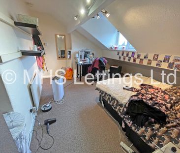 5 Bedroom Mid Terraced House for rent in Ash Road - Photo 4