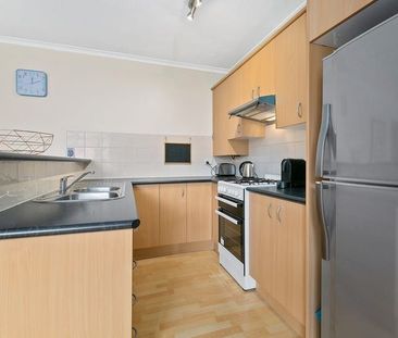 Bright and Airy Elevated Ground Floor Two Bedroom Apartment in Prim... - Photo 4