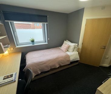 4 bedroom apartment to rent - Photo 1