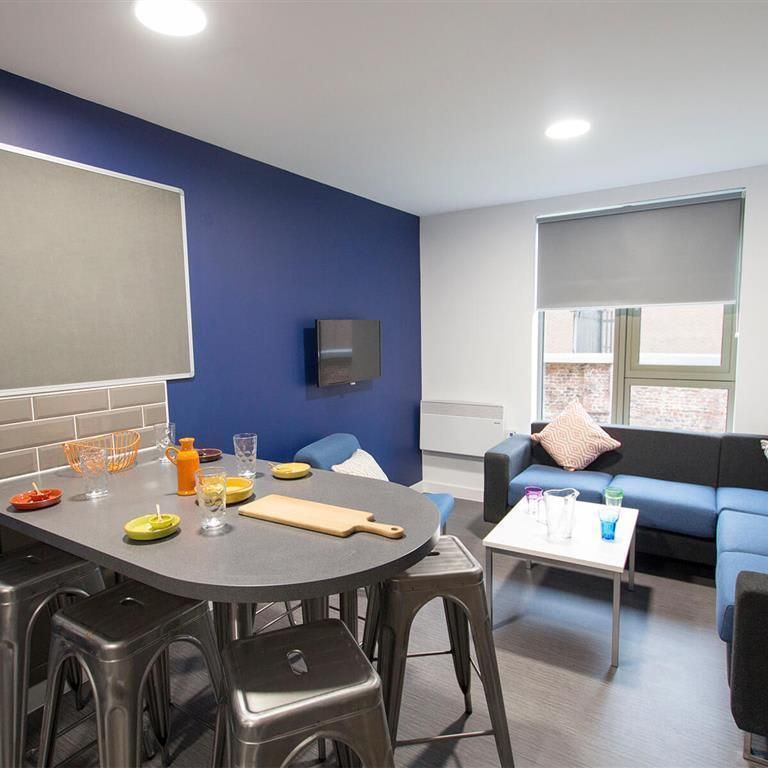 1 bedroom in a flat share to rent - Photo 1