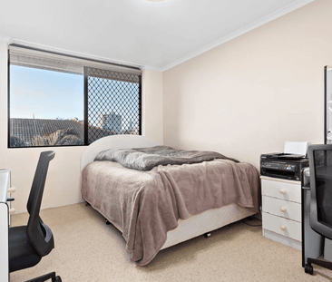 2 Bedroom Apartment in Sought After St Lucia Location! - Photo 4