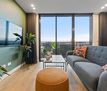 Convenient. Top floor. Stunning Vistas. - Photo 2