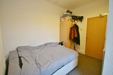 5 Bed Terraced House, Nelson Street, M7 - Photo 2