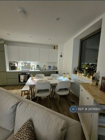 1 bedroom in a flat share to rent - Photo 5
