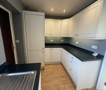 4 bedroom semi-detached house to rent - Photo 6