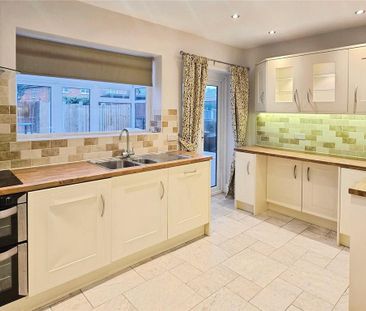 3 bedroom semi-detached house to rent - Photo 5