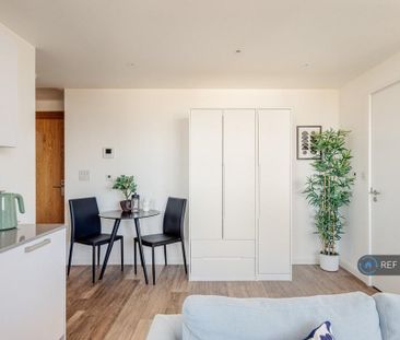 Studio to rent - Photo 2
