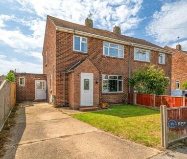 3 bedroom semi-detached house to rent - Photo 5