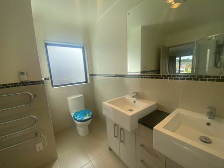 Mission Heights 5 bedroom 3 bathroom - Photo 3