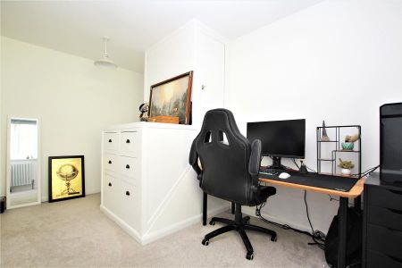 Rokeby Court, Woking - 2 bedrooms Property for lettings - Seymours - Photo 4