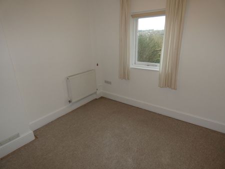 2 bed Apartment - To Let - Photo 2