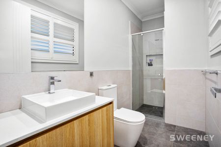 Elegant contemporary living in Altona Bay! - Photo 4