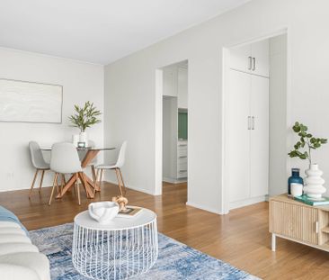 Light Filled & Renovated with Shimmering City Skyline & Harbour Views - Photo 6