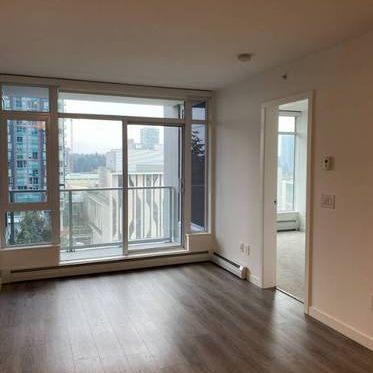 $1,700 / 1br - 550ft2 - Luxurious High-Rise One Bedroom One Bath - Photo 4