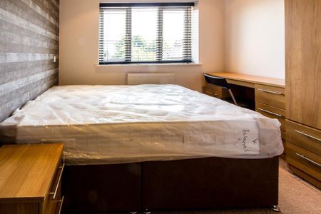 1 bedroom in a house share to rent - Photo 3