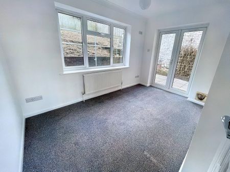 3 bedroom semi-detached house to rent - Photo 2