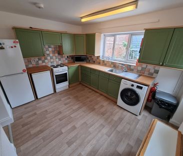5 Bed Student Accommodation - Photo 6